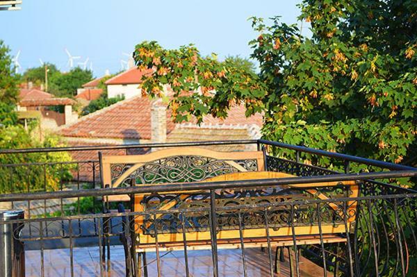 Къща За Гости "Черната Роза" Bŭlgarevo Exterior foto